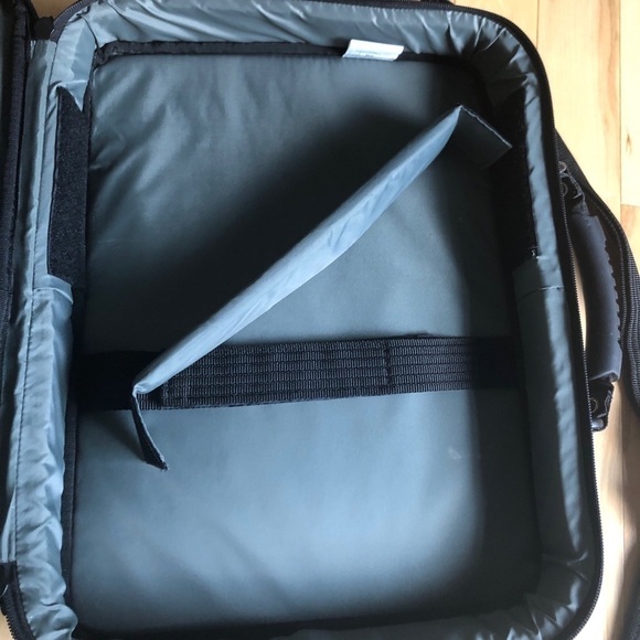Targus Deluxe black laptop messenger bag NWT - Picture 5 of 13